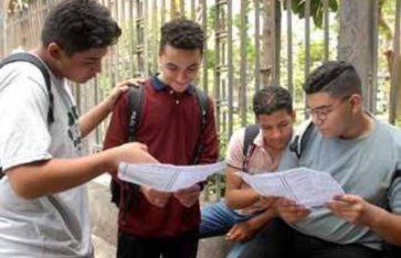 طلاب الصف الثاني الثانوي  طلاب الصف الثاني الثانوي