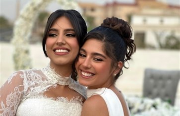 مايان السيد وشقيقتها 