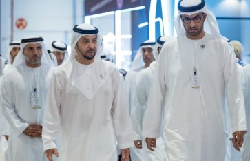 حامد بن زايد خلال المعرض  حامد بن زايد خلال المعرض