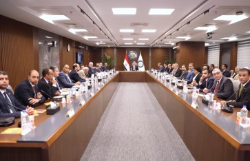 وزير البترول خلال اللقاء  وزير البترول خلال اللقاء