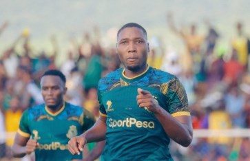  كليمينت مزيزي لاعب يانج أفريكانز