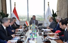 اجتماع وزير التموين مع مسئولي شركة قها للأغذية المحفوظة اجتماع وزير التموين مع مسئولي شركة قها للأغذية المحفوظة