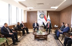 وزير البترول خلال اللقاء 