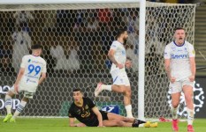 الهلال ضد الوحدة