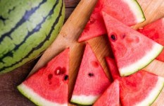 ما هي فوائد وأضرار تناول البطيخ 