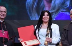 الفنانة انتصار