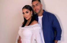 الفنانة جوري بكر