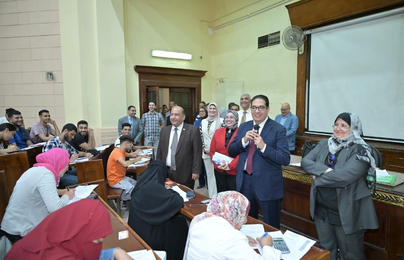 جولة رئيس جامعة القاهرة جولة رئيس جامعة القاهرة