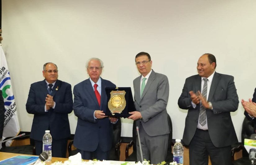 الدكتور علاء فاروق وزير الزراعة الدكتور علاء فاروق وزير الزراعة