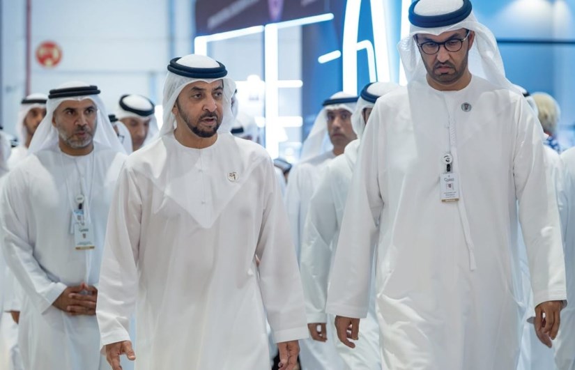 حامد بن زايد خلال المعرض حامد بن زايد خلال المعرض