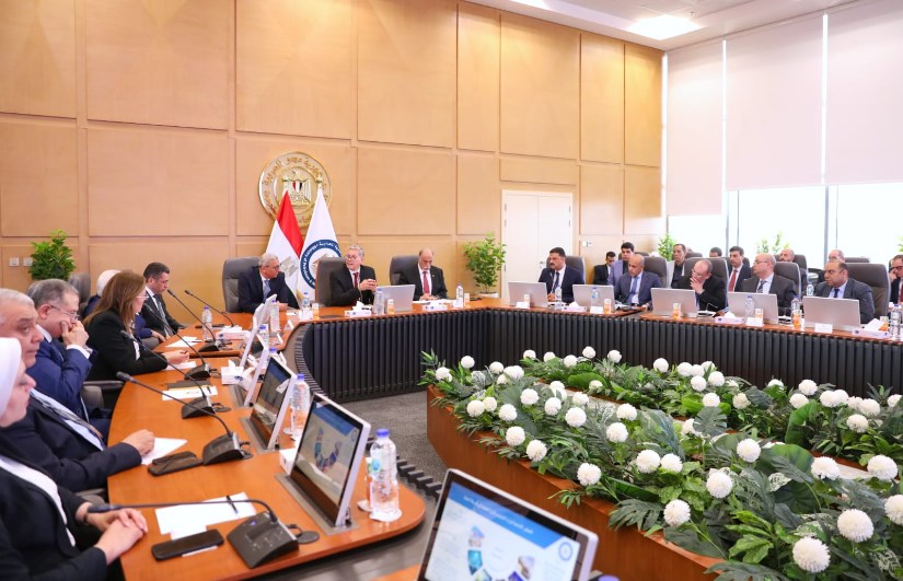 وزير البترول خلال اللقاء وزير البترول خلال اللقاء