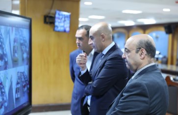 وزير التعليم يتابع الكاميرات وزير التعليم يتابع الكاميرات