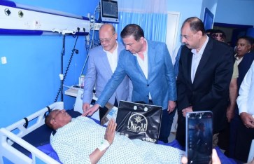 وزير الزراعة يزور مسئول حماية الأراضي الزراعية المصاب بسوهاج 