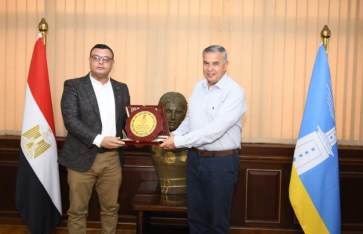 وزير الإسكان ومحافظ الإسكندرية  وزير الإسكان ومحافظ الإسكندرية