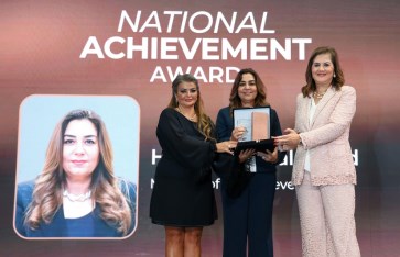 تكريم الدكتورة منال عوض وزيرة التنمية المحلية تكريم الدكتورة منال عوض وزيرة التنمية المحلية