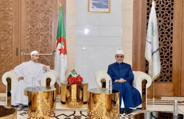 د. نظير عياد بمسجد الجزائر د. نظير عياد بمسجد الجزائر