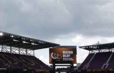 توقف مباراة بنفيكا و أوكلاند سيتي  توقف مباراة بنفيكا و أوكلاند سيتي