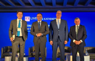 وزير البترول خلال اللقاء  وزير البترول خلال اللقاء