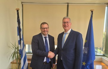 وزير البترول خلال اللقاء  وزير البترول خلال اللقاء