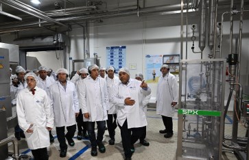 زيارة رئيس الوزراء لمصنع بيتى