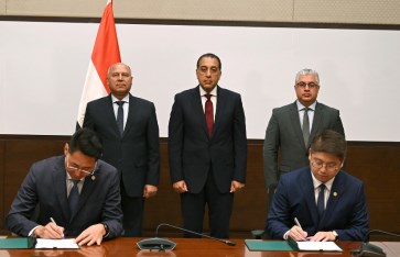 توقيع عقد مشروع لتوطين مستلزمات الطاقة النظيفة توقيع عقد مشروع لتوطين مستلزمات الطاقة النظيفة