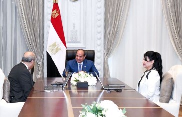 لقاء رئيس الجمهورية مع وزير الطيران المدنى لقاء رئيس الجمهورية مع وزير الطيران المدنى