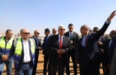 جانب من زيارة الوزير جانب من زيارة الوزير