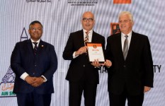 وزير التعليم العالي يكرم رؤساء الجامعات