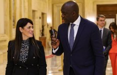 وزيرة التخطيط مع رئيس مؤسسة التمويل الدولية  وزيرة التخطيط مع رئيس مؤسسة التمويل الدولية