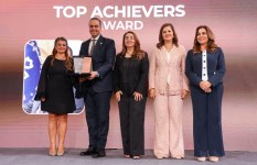 تكريم رئيس هيئة الرعاية الصحية 