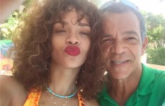 والد النجمة العالمية ريهانا