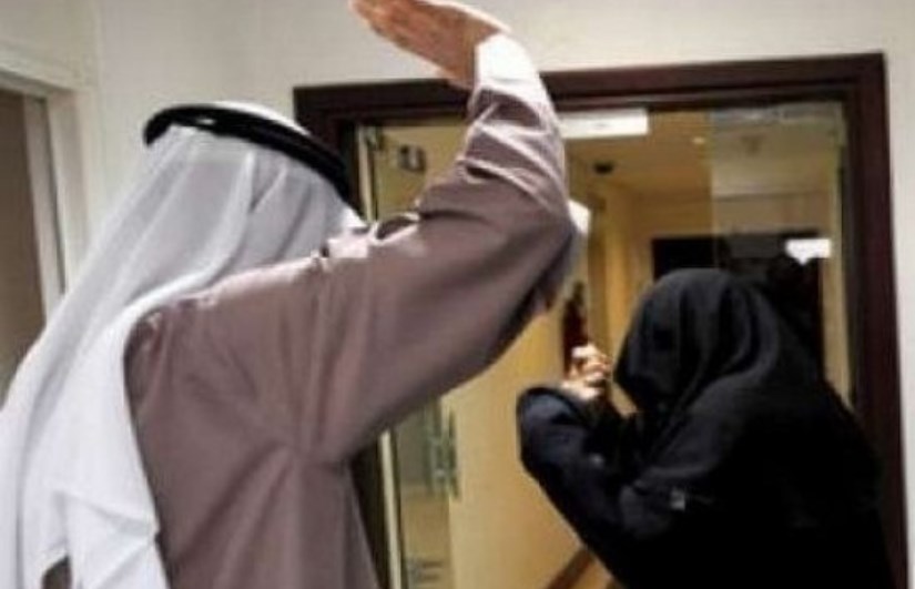 سعودي يضرب زوجته المصرية سعودي يضرب زوجته المصرية