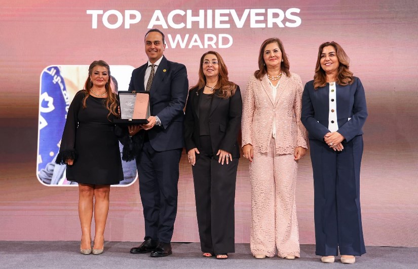 تكريم رئيس هيئة الرعاية الصحية تكريم رئيس هيئة الرعاية الصحية
