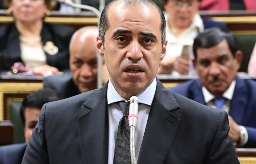 المستشار محمود فوزي وزير الشئون النيابية المستشار محمود فوزي وزير الشئون النيابية