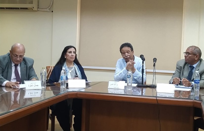 المائدة المستديرة الشخصية المصرية وتحولاتها في القرن العشرين المائدة المستديرة الشخصية المصرية وتحولاتها في القرن العشرين
