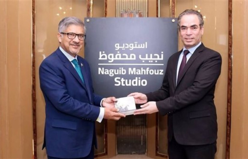 رئيس الهيئة الوطنية للإعلام وسفير باكستان رئيس الهيئة الوطنية للإعلام وسفير باكستان