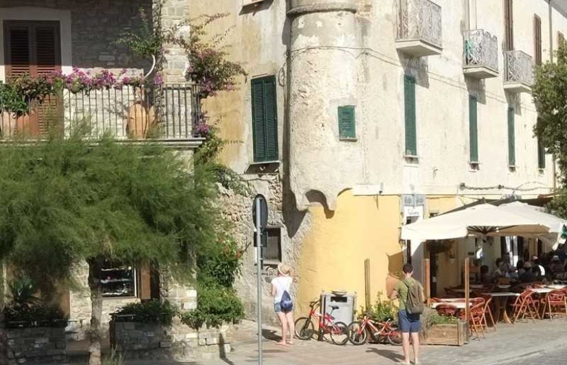 قرية المعمرين في إيطاليا قرية المعمرين في إيطاليا