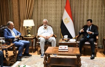 الدكتور أشرف صبحي وزير الشباب والرياضة مع مجموعة من المستثمرين المصريين  الدكتور أشرف صبحي وزير الشباب والرياضة مع مجموعة من المستثمرين المصريين