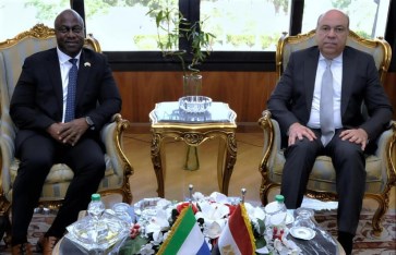 وزير الطيران ونظيره السيراليوني وزير الطيران ونظيره السيراليوني