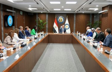 وزير البترول ولجنة التعدين الأمريكية وزير البترول ولجنة التعدين الأمريكية