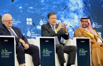 خلال المؤتمر 