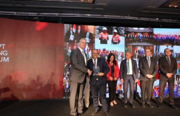 خلال التكريم  خلال التكريم