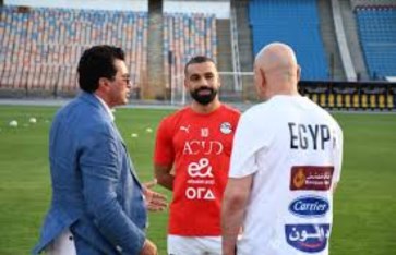 صلاح وحسام حسن مع وزير الرياضة 