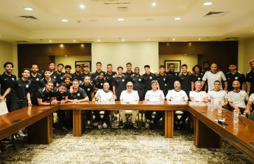 اجتماع رئيس نادي البنك الأهلي مع اللاعبين  اجتماع رئيس نادي البنك الأهلي مع اللاعبين