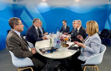 وزير البترول خلال اللقاء وزير البترول خلال اللقاء