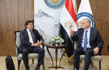 وزير البترول خلال اللقاء وزير البترول خلال اللقاء