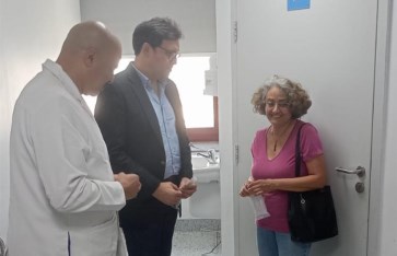 وزير الثقافة يزور الكاتب صنع الله إبراهيم بعد نقله إلى معهد ناصر