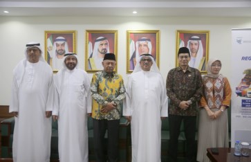 لقاء رئيس غرفة رأس الخيمة مع السفير الإندونيسى فى الإمارات العربية لقاء رئيس غرفة رأس الخيمة مع السفير الإندونيسى فى الإمارات العربية