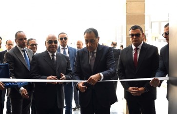 رئيس الوزراء يفتتح مكتب خدمات الأجانب بالعاصمة الإدارية