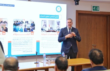 وزير البترول مع السفراء الجدد وزير البترول مع السفراء الجدد